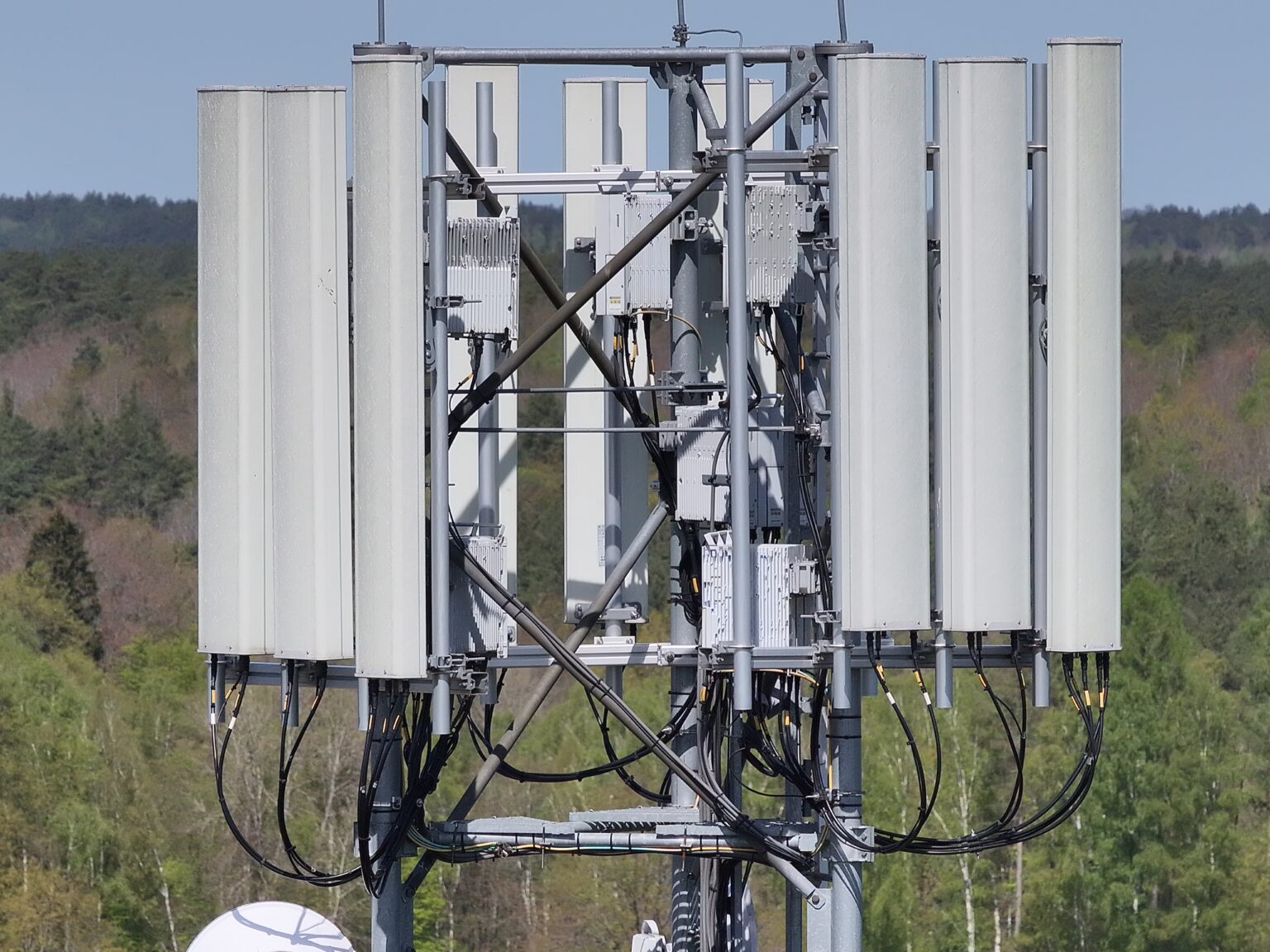 Inspekcja stacji bazowej z drona – fotogrametria i monitoring stanu technicznego anten