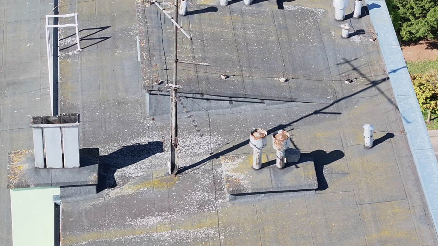 Inspekcja dachu z drona – szczegółowa analiza stanu technicznego i uszkodzeń